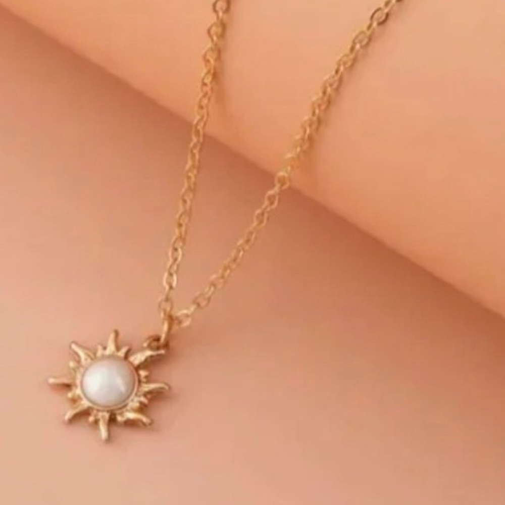 Acrylic Pearl Sun Pendant Necklace Gold